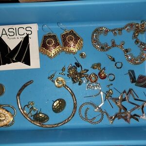Gold Tone Jewlery Lot.